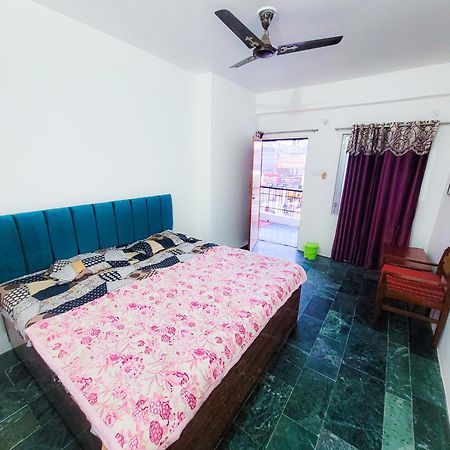 Pushpa Vatika Hotel Faizābād Exterior foto