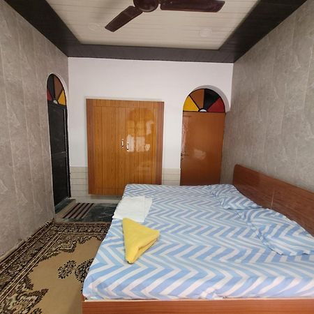 Pushpa Vatika Hotel Faizābād Exterior foto