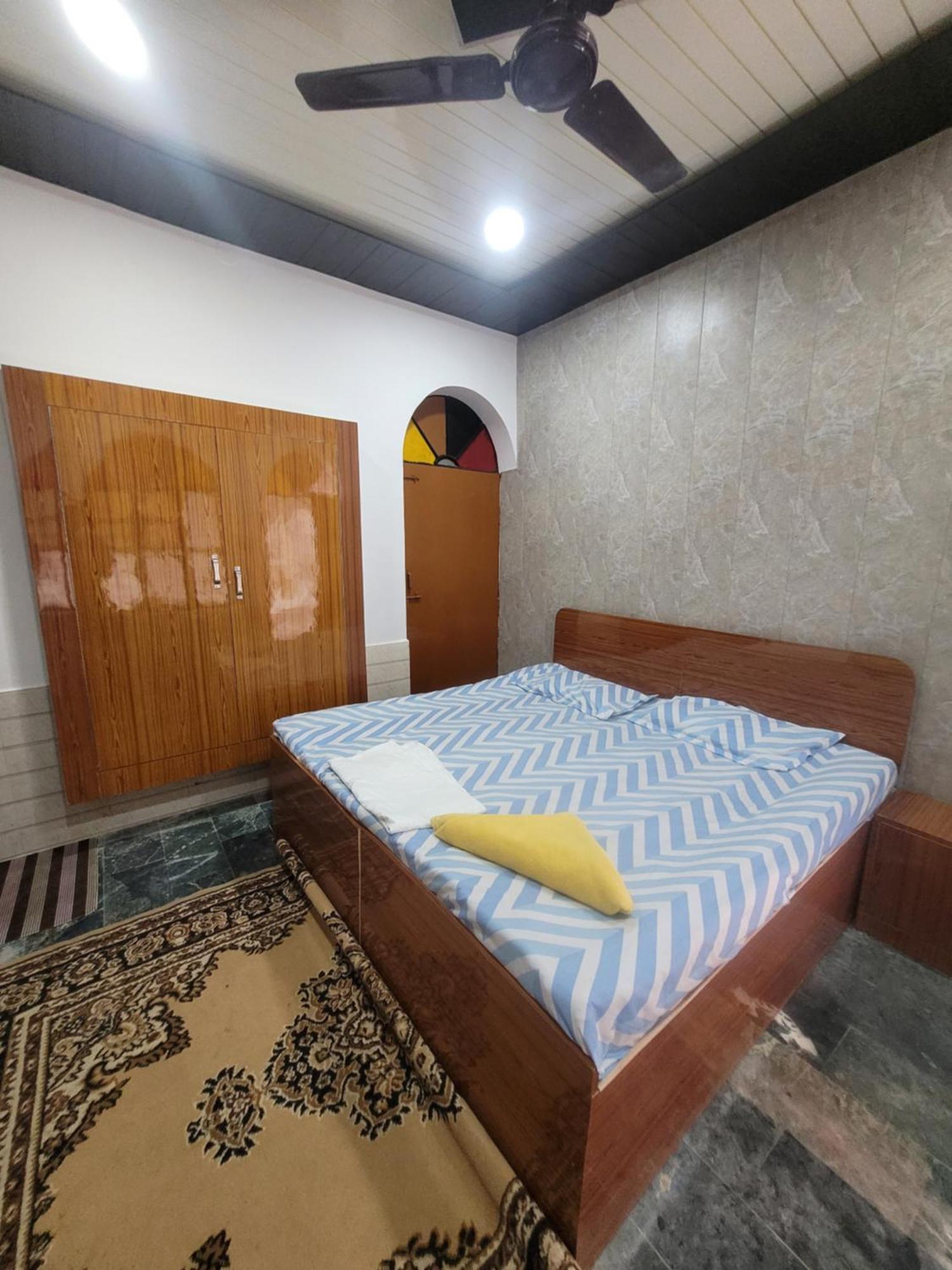 Pushpa Vatika Hotel Faizābād Exterior foto