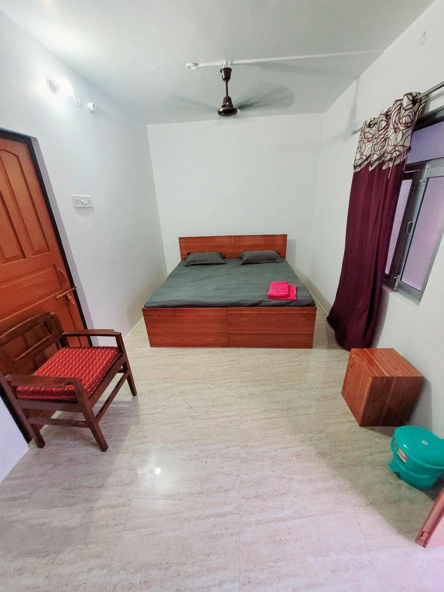 Pushpa Vatika Hotel Faizābād Exterior foto